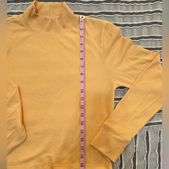 Mock neck t-shirt from American Eagle Outfitters. - Picture 3 of 6